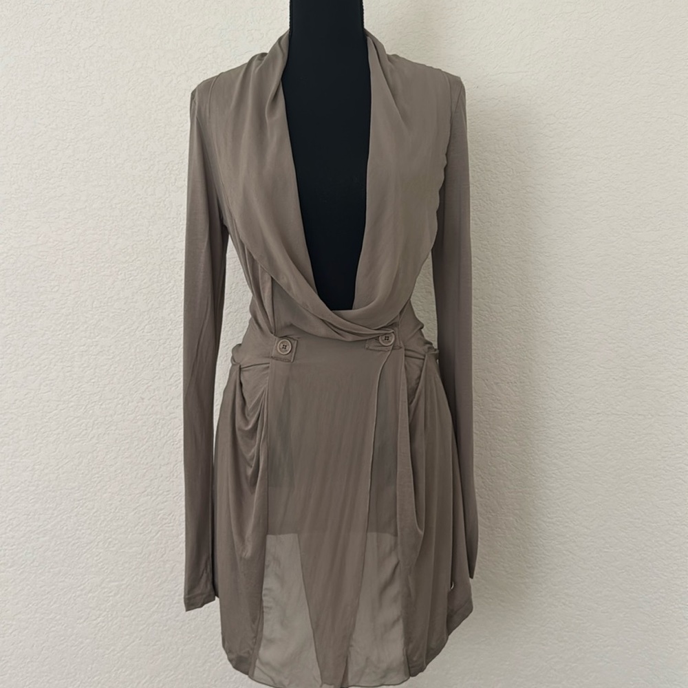 Trendy blouse-dress.